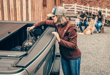 ¿Estás indeciso sobre la capota para tu camioneta? ¡Descubre si optar por una lona o una capota rígida retráctil!