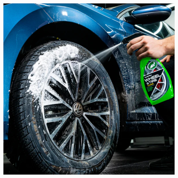 Spray Limpiador Turtle Wax Llantas y Cubiertas 680ml | T18 50161
